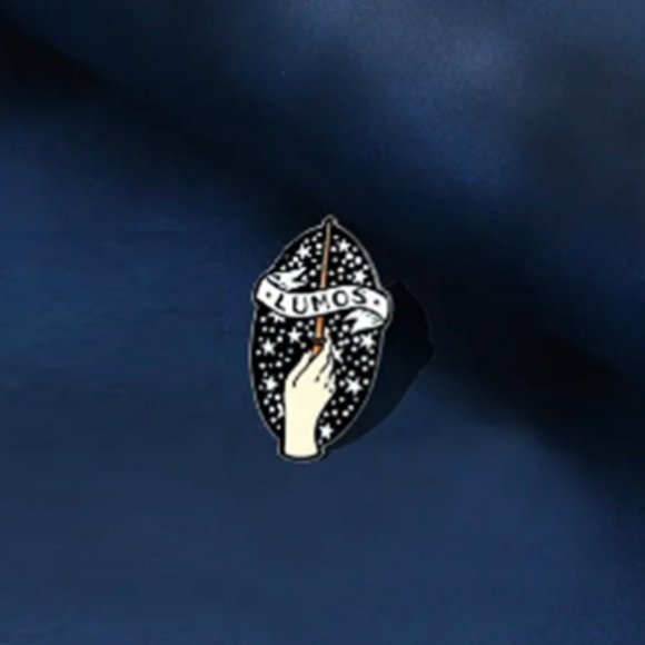 🍏50% OFF/3+...LUMOS Wand Pin (Harry Potter) - Picture 1 of 7